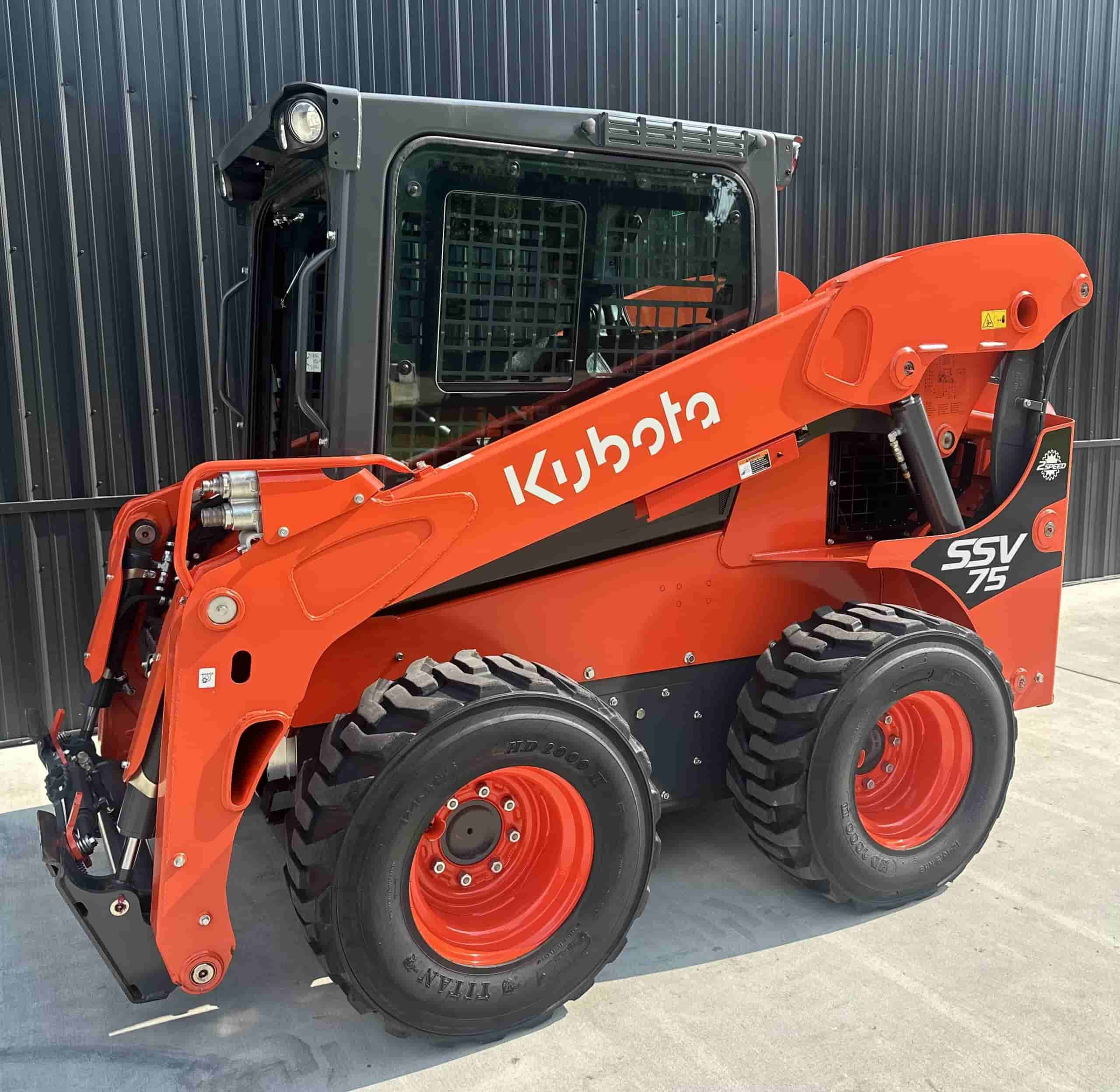 2023 KUBOTA SSV75 LIKE NEW
